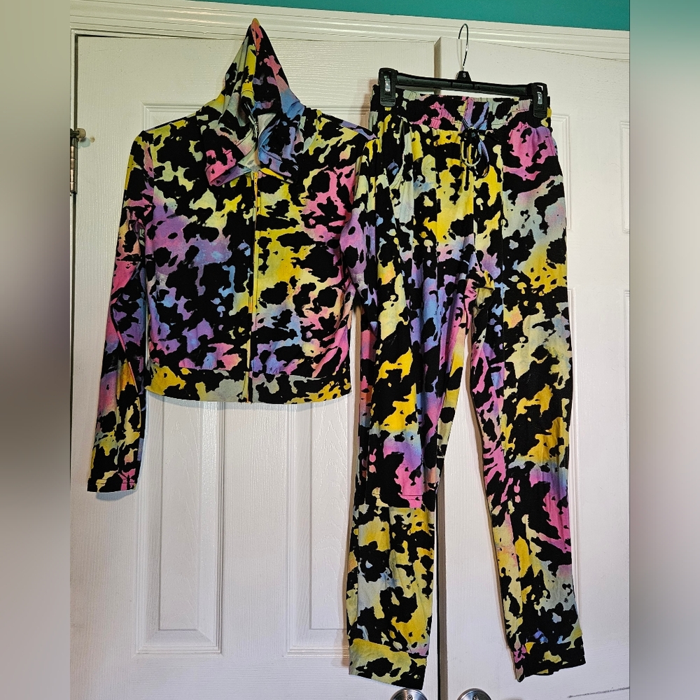 Junior's 2 Piece Jolie & Joy Outfit, size Medium